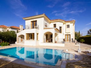 Villa mit 3 Schlafzimmer, großem Pool und voll möbliert - Esentepe, Nordzypern Bild 1