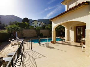 Villa mit 3 Schlafzimmer, großem Pool und voll möbliert - Esentepe, Nordzypern Bild 10