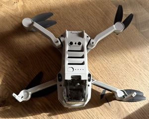 Drohne DJI MINI SE 249g WIE NEU OVP komplett Fernbedienung mit Koffer Bild 4