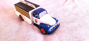 1:35  ca 20 cm lang--Modellauto  Ford 1951 Pepsi Cola mit Pepsi Cola Ladung Siehe die Fotos
