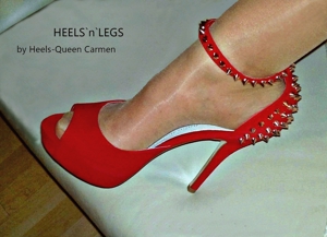Gr. 40, High Heels Sandaletten, rot, mit NIETEN ( gold ) NEU + ungetragen ( Zweitpaar ) Bild 4
