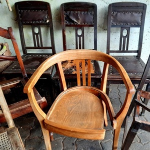 Konvolut Vintage Stühle aus verschiedenen Zeiten zum Aufarbeiten oder Dekorieren Bild 4