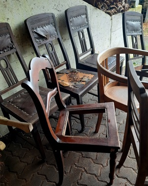 Konvolut Vintage Stühle aus verschiedenen Zeiten zum Aufarbeiten oder Dekorieren Bild 7