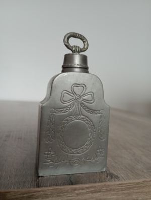 Zinnfläschchen Unikat Bild 2