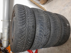 4 Winter Reifen Hankook 215 60 R16 auf Felgen Bild 1