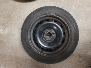 4 Winter Reifen Hankook 215 60 R16 auf Felgen Bild 2