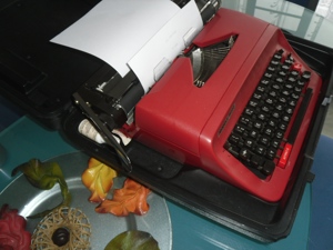 Schreibmaschine sehr gut erhalten mit Koffer Bild 3