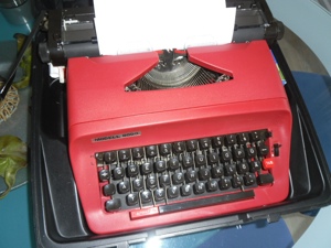 Schreibmaschine sehr gut erhalten mit Koffer Bild 1