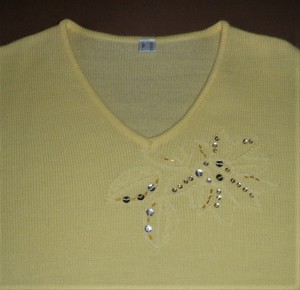 Kurzarm Pullover gelb mit Pailliettenapplikation Gr. 48 Bild 2