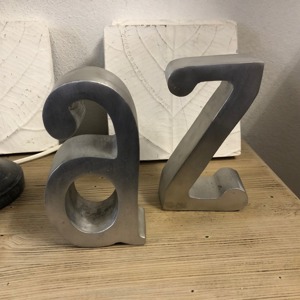 Dekoration A-Z Buchstützen Bücherständer Metall verchromt Abholen in Starnberg  