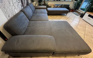 Sehr gut erhaltene Couch plus Hocker Bild 2
