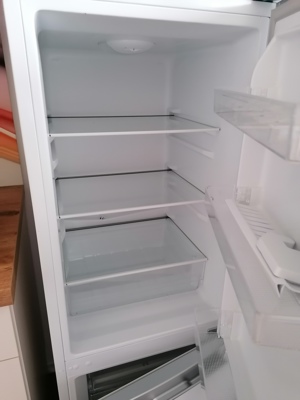 Neuwertige Küchenzeile mit Sepereraten Kühlschrank  Bild 2