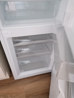 Neuwertige Küchenzeile mit Sepereraten Kühlschrank  Bild 3