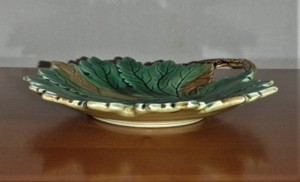 flache Keramikschale Weinblatt mit Griff grün beige Bild 2
