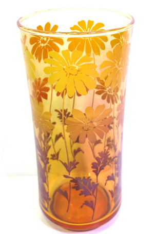 Vase aus Glas - Glasvase - 70er Jahre - getönt - mit Blumenmotiv in gelb-braun