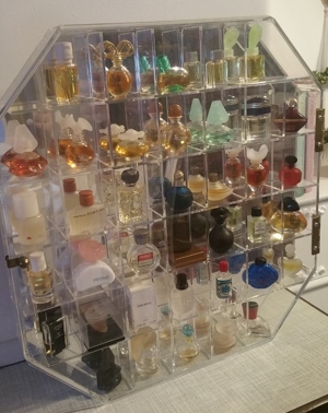 38 Parfum Miniaturen plus Plexiglas Setzkasten incl Moschus Exotic Love Bild 5
