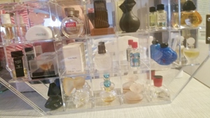 38 Parfum Miniaturen plus Plexiglas Setzkasten incl Moschus Exotic Love Bild 4