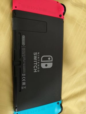 Nintendo Switch Konsole mit zwei Spielen und 3rd Party Controller Bild 3