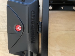 Manfrotto Handstativ mit LED und Blitzschuh Bild 2