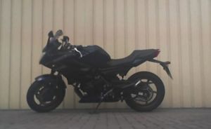 Suche Sie zum Motorrad fahren 