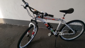 Ein schönes gebrauchtes Herrenfahrrad zu verkaufen