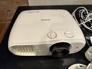 Epson EH-TW 7000 DLP-Beamer UltraHD - Weiß Bild 2