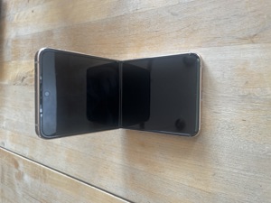 Samsung Galaxy Flip 4 Bild 2