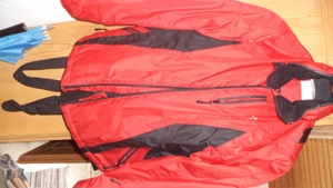 Trendige Skianzugsjacke mit Latzhose Bild 2