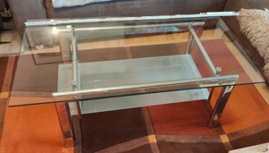 Verkaufe wunderschönen Glastisch mit Ablage bestehend aus zwei Glasplatten...siehe Foto
