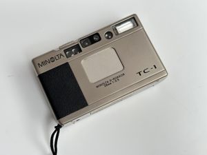 Minolta TC-1 kleinste analoge 35mm Kamera inkl Tasche Bild 2