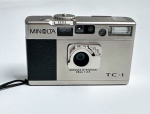 Minolta TC-1 kleinste analoge 35mm Kamera inkl Tasche Bild 4