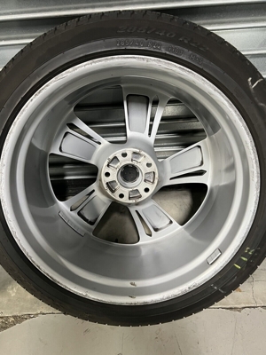 22 bentley bentayga silver oem wheel set (4) with pirelli tires 36a601025 Bild 2
