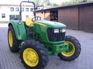 John Deere 5055E