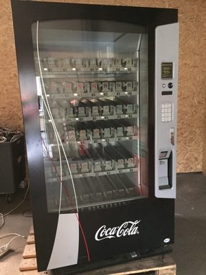 Getränkeautomat Kaltgetränkeautomat mit Lift Geldeinwurf Vendo