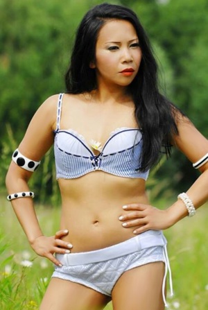 Prickelnde, professionelle Nacktmassage von zuckersüßer Asiatin Bild 1