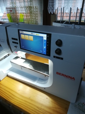 Bernina 700 Stickmaschine inkl. Stickmodul Bild 1
