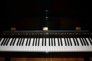 YAMAHA - Piano - Klavier - Modell V 118 N-T - schwarz poliert Bild 1