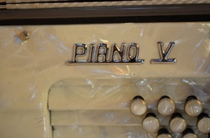 Accordiola Piano V Grande Luxe 5 Chörig Cassotto Typo a Mano Bild 2