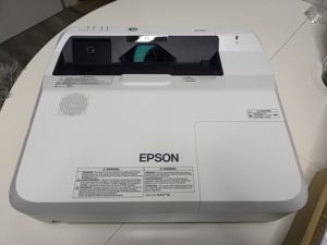  Epson EB-696Ui Kurzdistanz-Projektor 