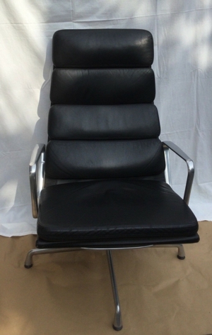 Vitra Charles Eames Aluminium Soft Pad Chair EA 222 Leder schwarz Bild 1