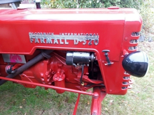 oldtimer traktor IHC D320 Farmall Bild 4