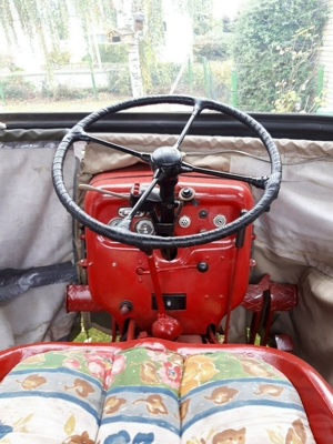 oldtimer traktor IHC D320 Farmall Bild 2