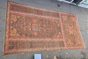 Großer alter Teppich, Maße 607x316 cm, arabisch signiert bezeichnet Bild 1