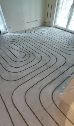 Mühlfußbodeneinfräsen für Fußbodenheizung - Saubere Luft Bild 3