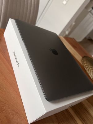  Apple MacBook Air 13 Zoll (256GB SSD, Intel Core i5 10. Gen., 1,10GHz, 8GB RAM)