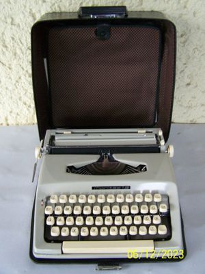 1971 DDR   Bulgarien Reiseschreibmaschine Schreibmaschine Kofferschreibmaschine MARISA Antik Alt Bild 1