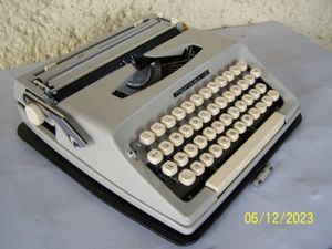 1971 DDR   Bulgarien Reiseschreibmaschine Schreibmaschine Kofferschreibmaschine MARISA Antik Alt Bild 3