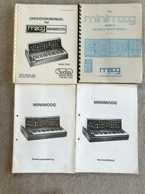 Moog Minimoog aus 1980, überholbedürftig, Ser.Nr. 3697 mit Service Handbücher Bild 2