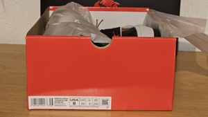 Air Jordan 1 Elevate Low in schwarz-rot, neu mit Karton und in der Größe 39. Bild 4