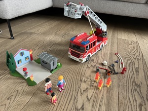 Playmobil Feuerwehr Drehleiterfahrzeig - gebraucht Bild 1